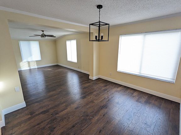 5th image of 3400 Coachlight Dr