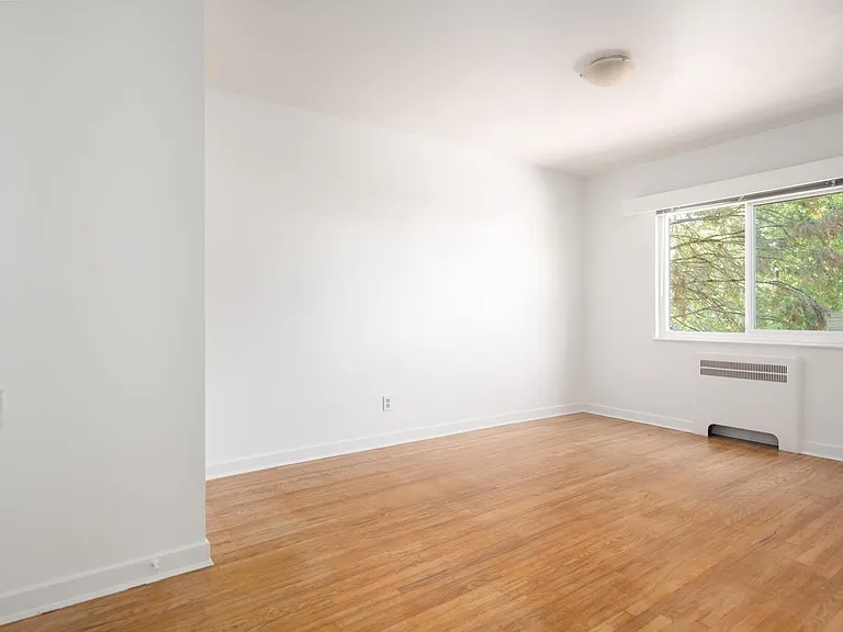 735 Royal Ave #105 — Photo 11