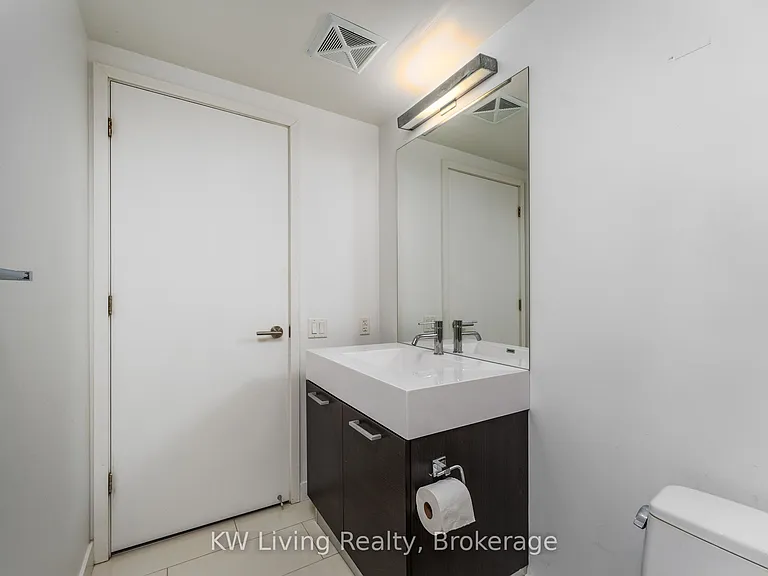 90 Broadview Ave #LW1 — Photo 18