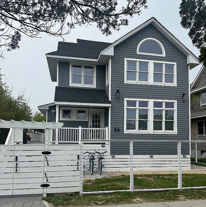1st image of 24 Bungalow Walk