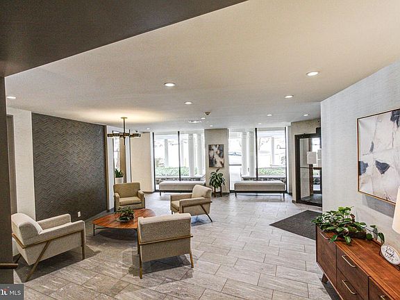 3rd image of 1655 Oakwood Dr #403
