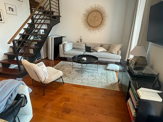 Rented by Nooklyn NYC LLC | media 17