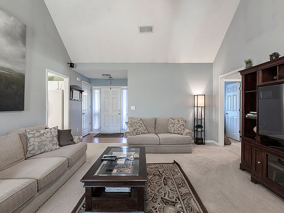 4th image of 600 Aristocrat Dr