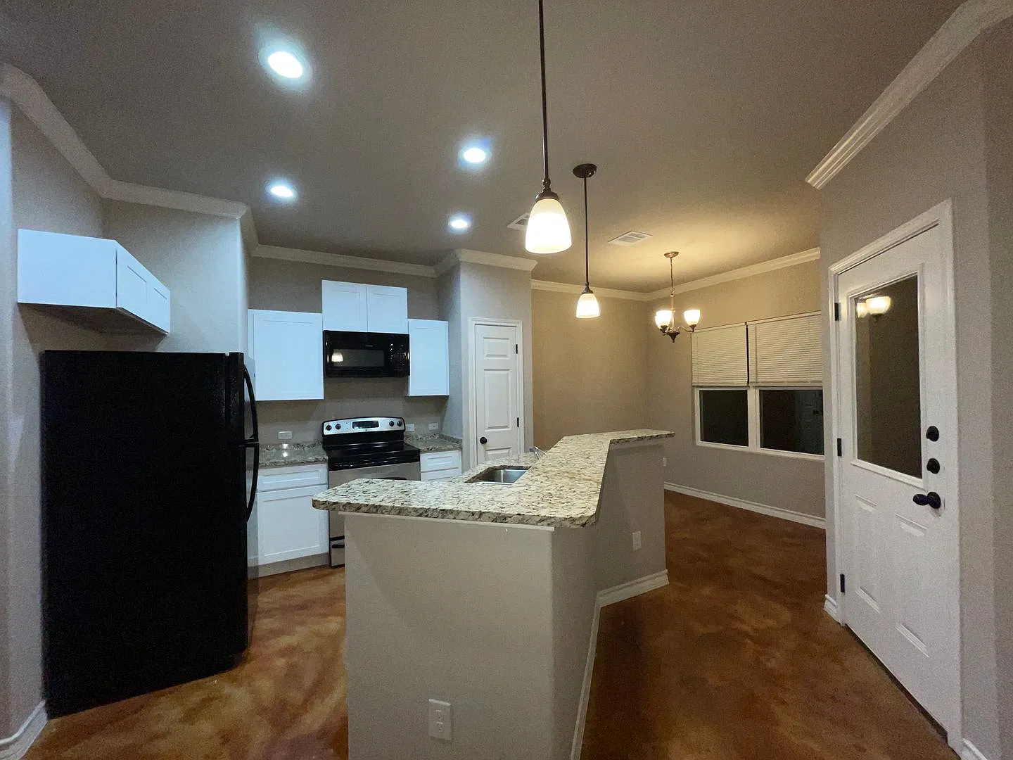 Move In Special Town Home For Rent — Photo 3