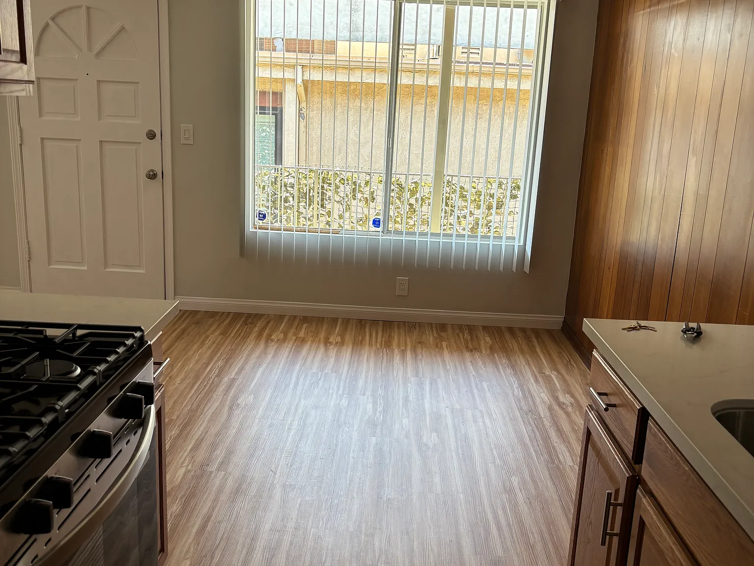 2 bed, 950 sqft, $3,795 — Photo 3