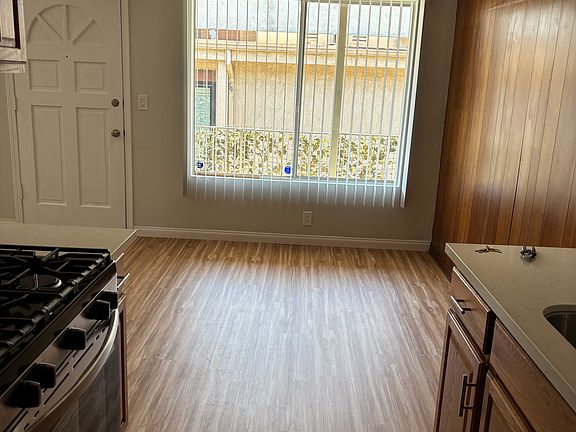 3rd image of 924 9th St APT 8