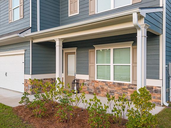 4th image of 560 Ridge Cir