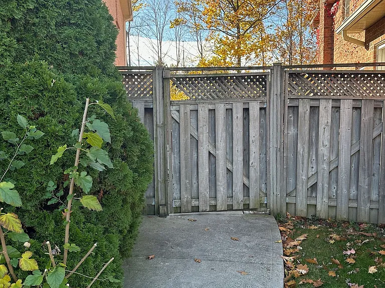 5215 Micmac Cres #LOWER — Photo 14