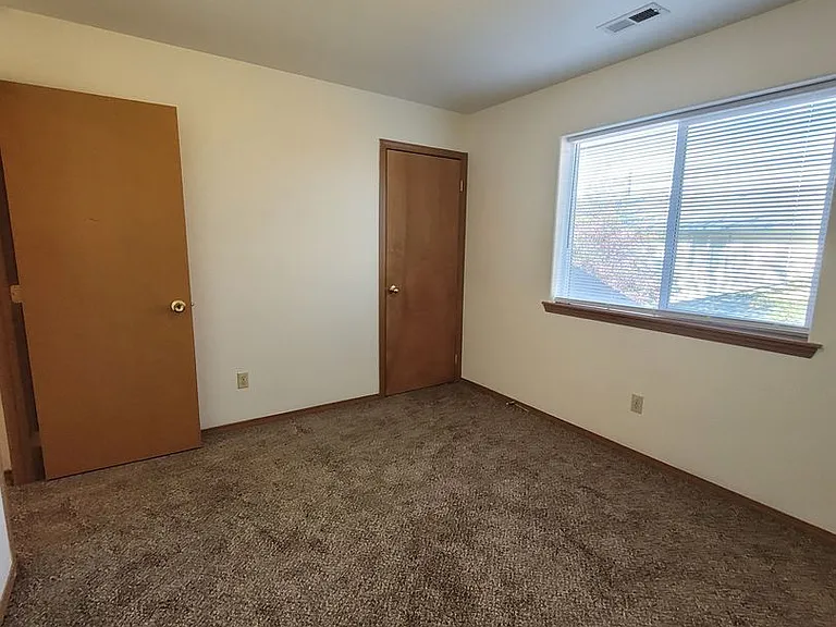 1830 W Crouse St — Photo 6