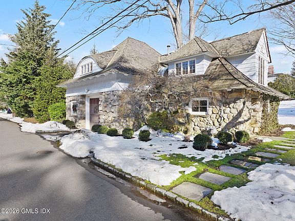 2nd image of 26 Glen Avon Dr