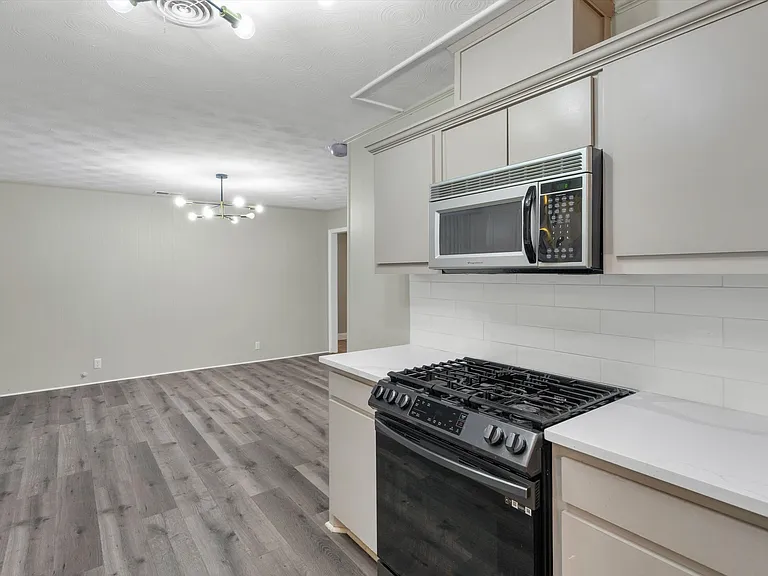 406 N Bonham Dr — Photo 17