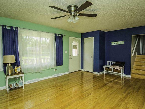 3rd image of 314 Plumtree Dr