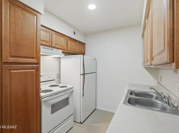6355 N Barcelona Ln Unit 401, Tucson, AZ 85704