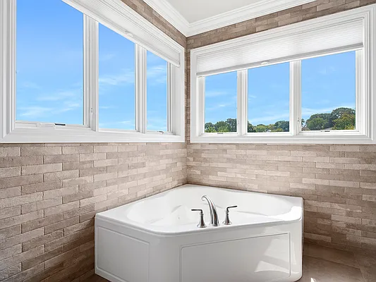 Sold by Casandra Properties Inc. | media 21