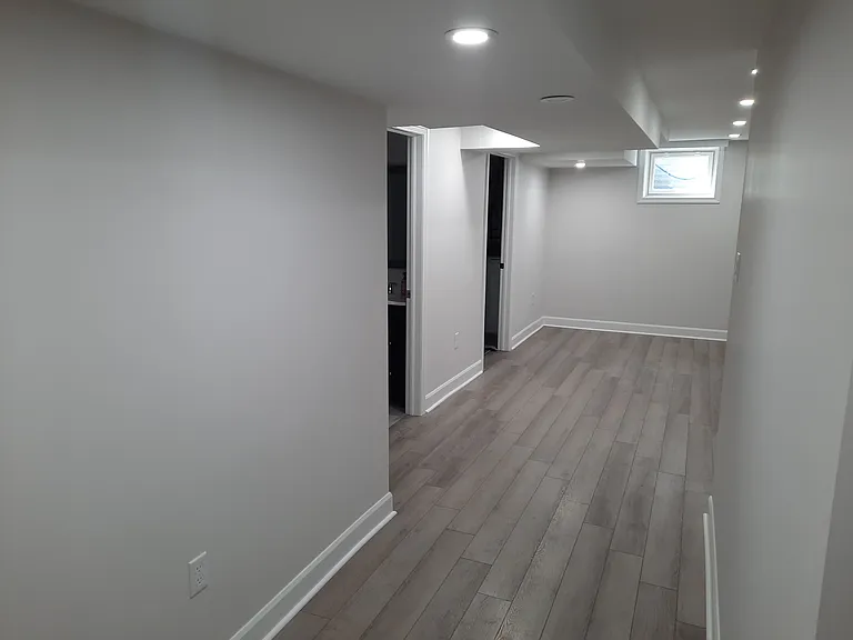 59 Courtney Cres — Photo 10