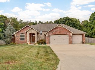1906 N Pavilion Pl, Strafford, MO 65757