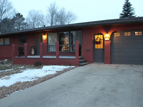 1023 10th Ave NE, Aberdeen, SD 57401