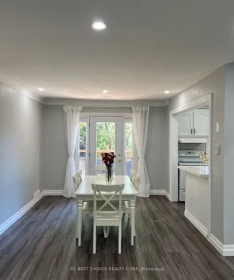 173 Poyntz Ave — Photo 8