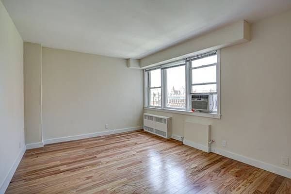 1st image of 303 Bay 17th St APT 1C