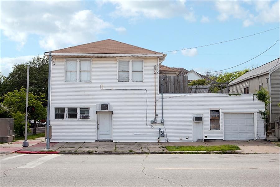 Duplex
View from 29th Street side