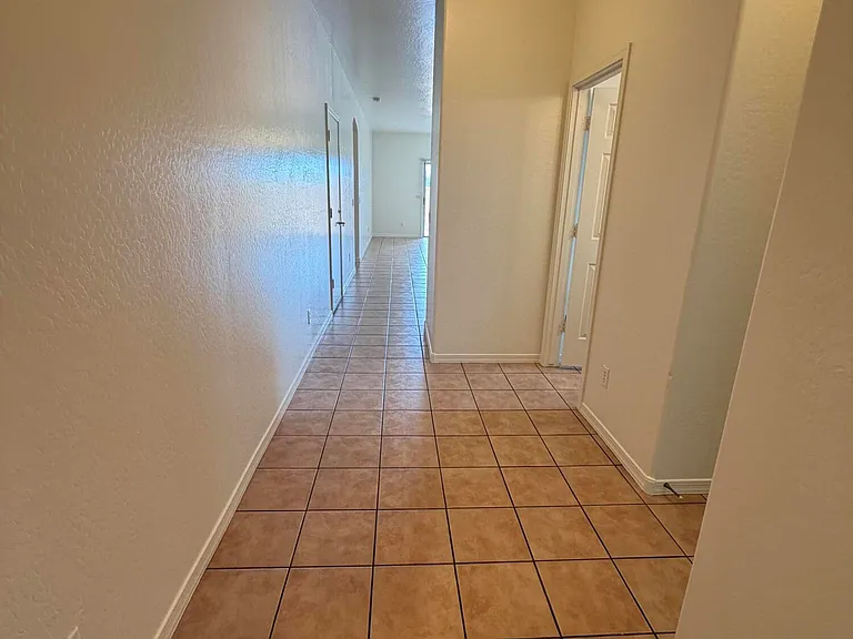 1798 E Vista De Montana — Photo 2