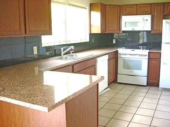 3rd image of 2885 SE Ironton Avenue