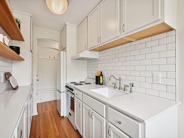 613 Wayzata Blvd E — Photo 25