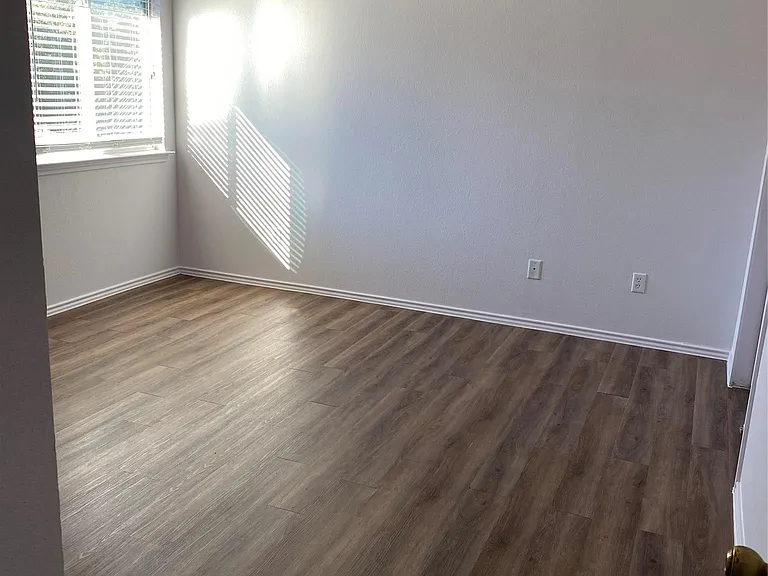 1850 Logan Dr — Photo 13