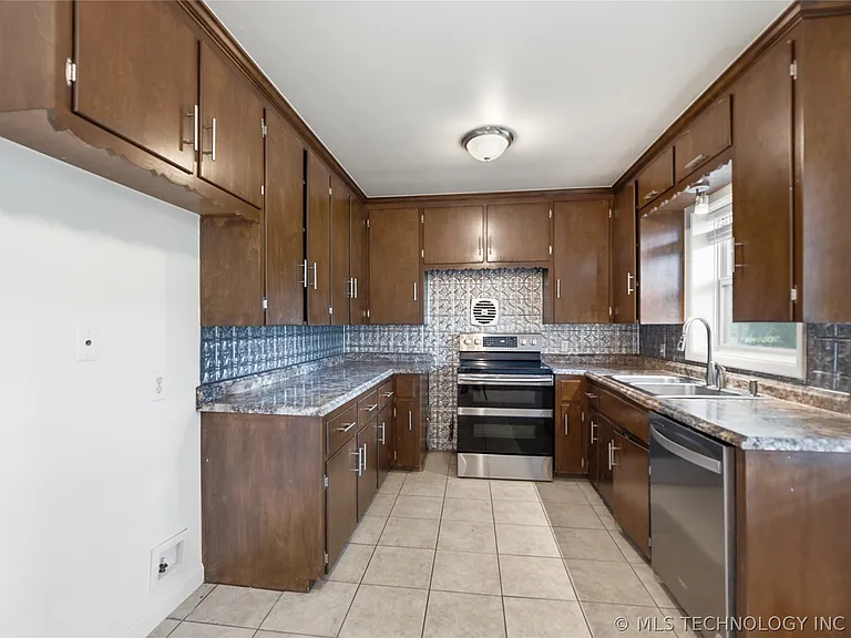 5243 S Toledo Ave — Photo 9