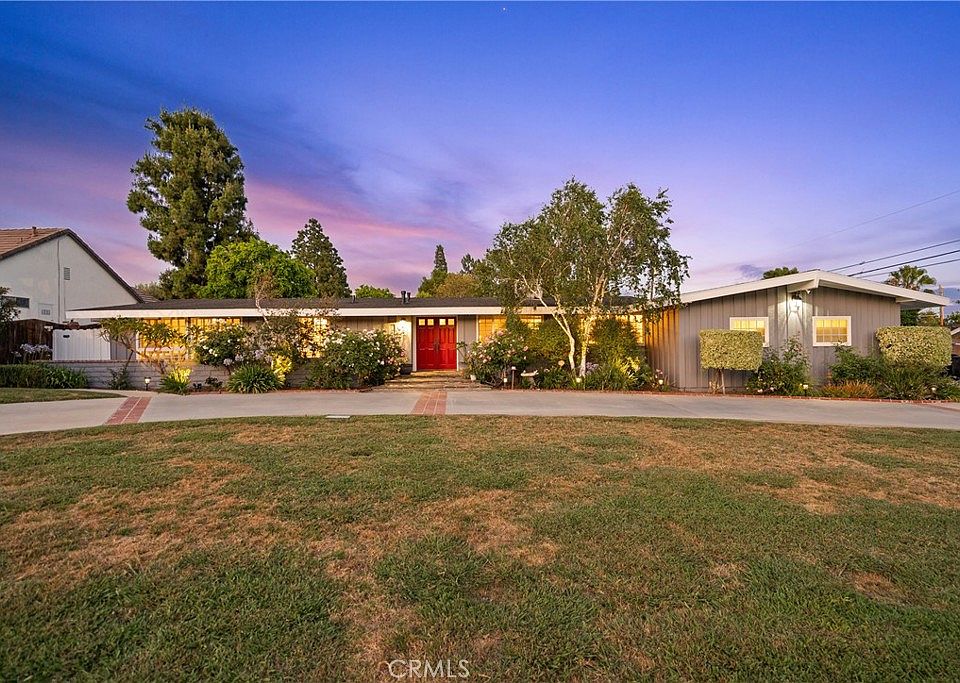 1st image of 11240 Encino Ave