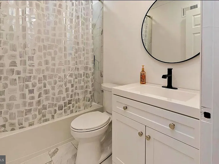 1139 Thackary Ct — Photo 13