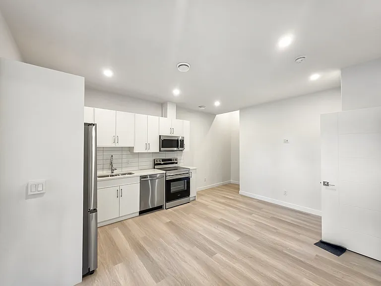 2108 Home Rd NW — Photo 4