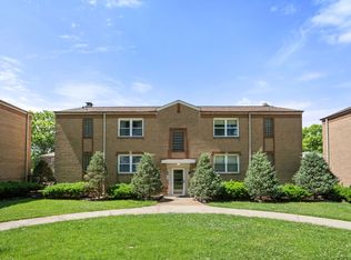 5854 Sunshine Dr #2, Saint Louis, MO 63109