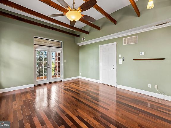 4th image of 2204 Park Ave Unit 302