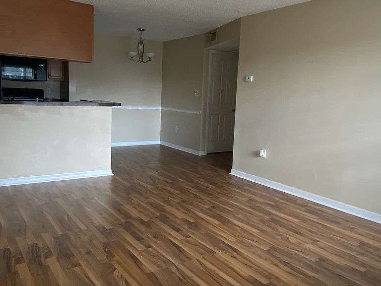302 Lake Parsons Grn #204 — Photo 5