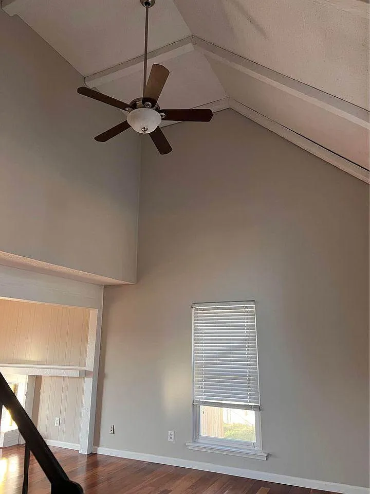 3 bed, 1955 sqft, $1,995 — Photo 3