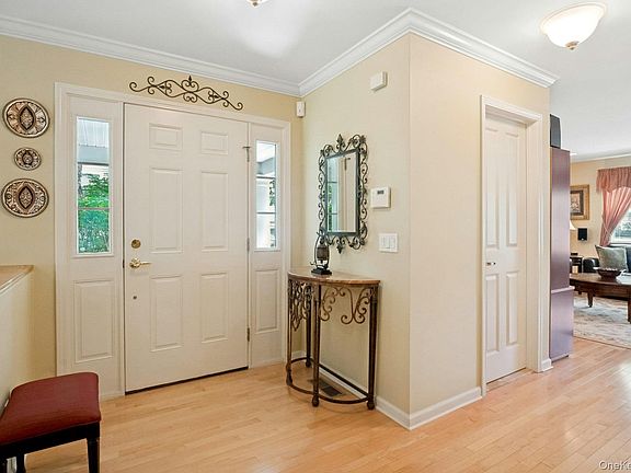 4th image of 81 Hillcrest Lane