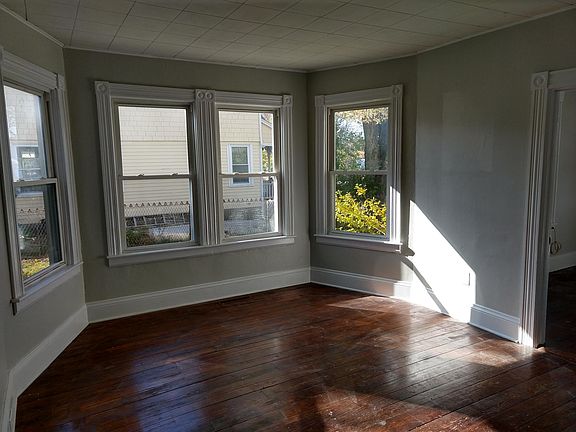 5th image of 132 Greenmanville Ave