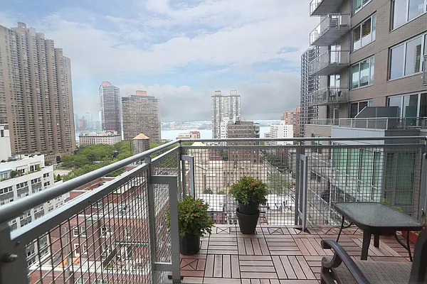 Sold by Real Direct | media 10