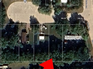 95 5th St, Windom, MN 56101