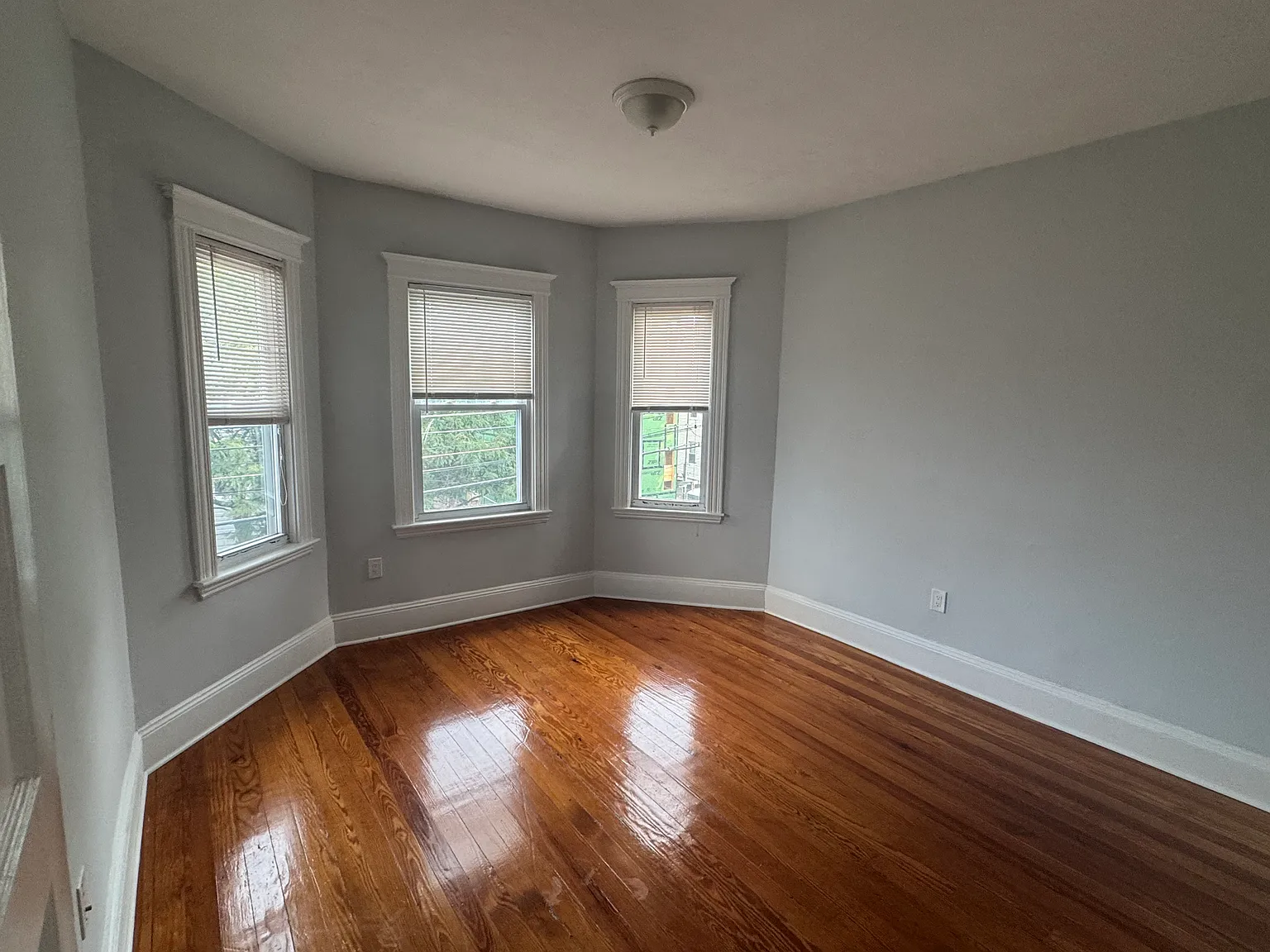 3 bed, 1100 sqft, $2,800 — Photo 3