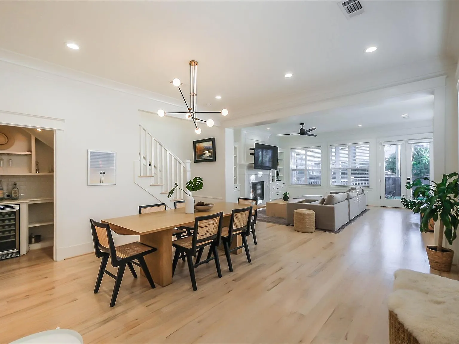 4 bed, 3.5 bath, 3168 sqft, $7,400 — Photo 3