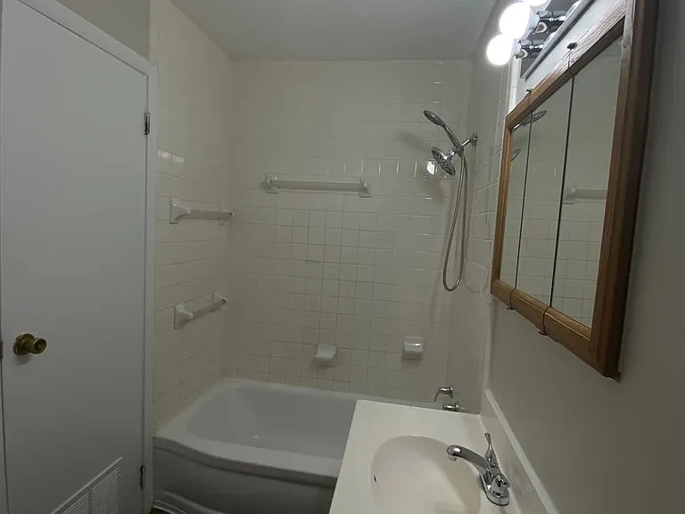 237 Vanderbilt Dr — Photo 8