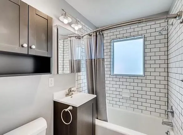 1432 Lake St NE #2 — Photo 4