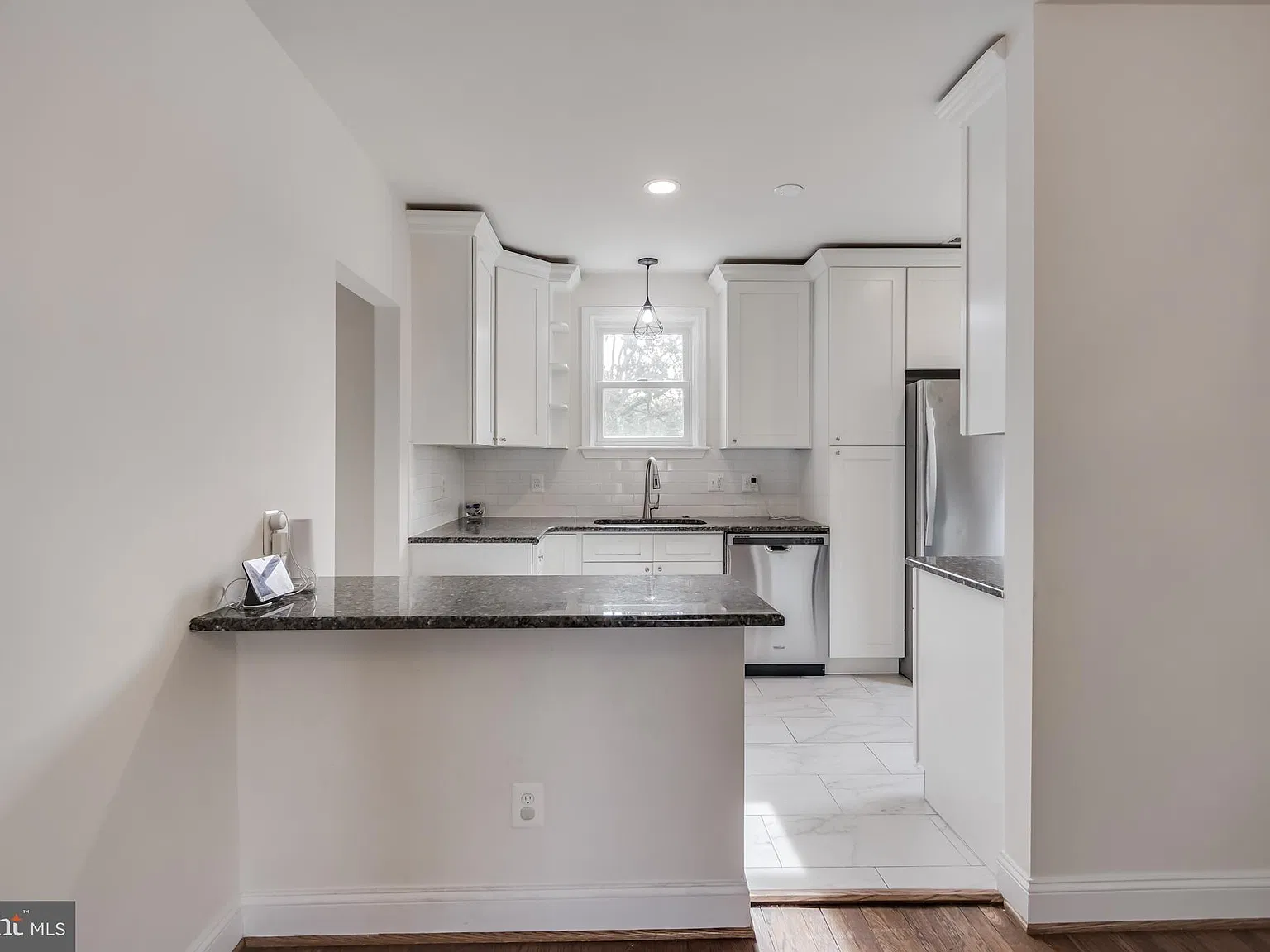 4 bed, 3.5 bath, 2764 sqft, $4,250 — Photo 4
