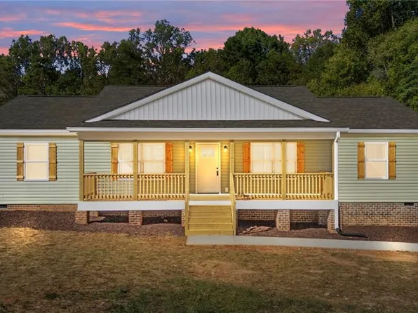2983 Durant Dr, Winston Salem, NC 27107