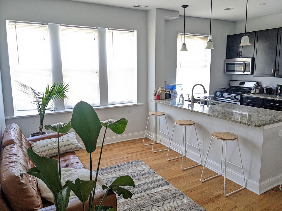 1st image of 3110 W Dickens Ave #1
