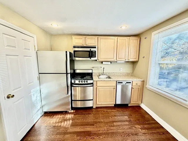 Studio, 9999 sqft, $2,500 — Photo 2