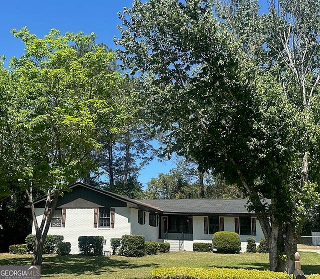 1st image of 702 Victoria Cir