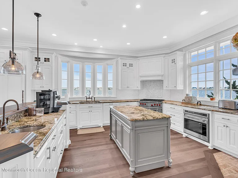 459 Normandy Dr — Photo 8